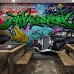 Papier peint – Voiture ancienne et graffiti multicolore