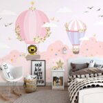 Papier peint – Montgolfières roses et fleurs