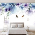 Papier peint – Fleurs violettes et papillons sur fond blanc