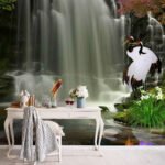 Papier peint – Grues et cascade dans une forêt