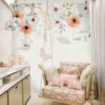 Papier peint – Petites fleurs pêche en guirlande