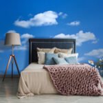 Papier peint – Nuages blancs sur ciel bleu intense
