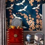 Papier peint – Grues et feuilles dorées sur fond bleu nuit