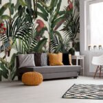 Papier peint – Jungle verte et fleurs rouges