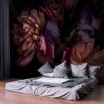 Papier peint – Bouquet sombre aux tons prune