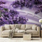 Papier peint – Fleurs violettes et vagues décoratives