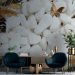 Papier peint – Fleurs blanches et feuillage doré sur fond sombre