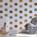 Papier peint – Pois multicolores aux tons naturels
