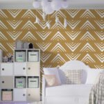 Papier peint – Chevrons blancs sur fond ocre