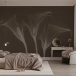 Papier peint – Arums beiges en transparence sur fond brun