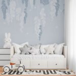 Papier peint – Branches fleuries blanches sur fond bleu gris