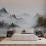 Papier peint – Montagnes grises et forêt dans la brume