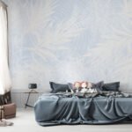 Papier peint – Palmes blanches sur fond bleu pâle