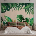 Papier peint – Feuilles tropicales vertes sur fond beige