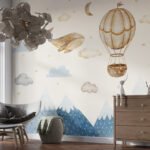 Papier peint – Montgolfière dorée et montagnes bleues
