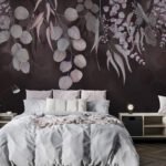 Papier peint – Feuillage argenté en cascade sur fond sombre