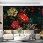 Papier peint – Bouquet rouge et crème sur fond vert sombre