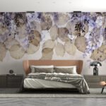 Papier peint – Formes organiques dorées et touches violettes