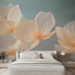 Papier peint – Fleurs orangées sur fond bleu doux
