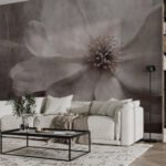 Papier peint – Grande fleur mauve sur fond sombre
