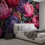Papier peint – Fleurs roses et violettes sur fond noir