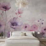 Papier peint – Fleurs mauves sur fond gris patiné