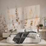 Papier peint – Tiges fleuries dorées sur fond crème